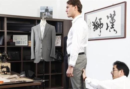 西裝定制多少錢(qián)